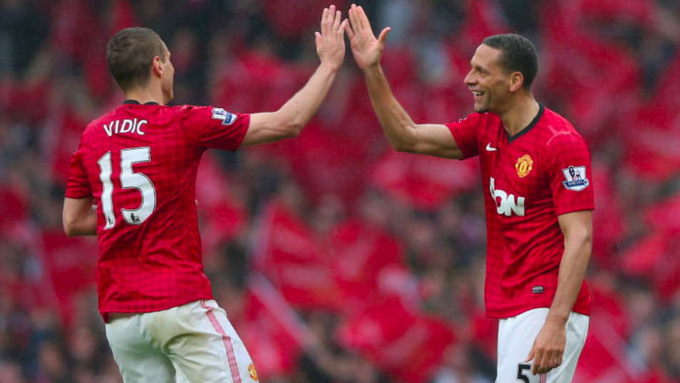 足球界对其 足球界对其